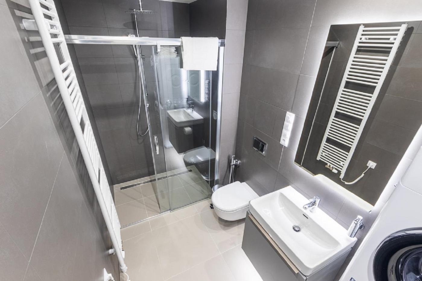 4 Room, 2 Bath, Parking Appartement Praag