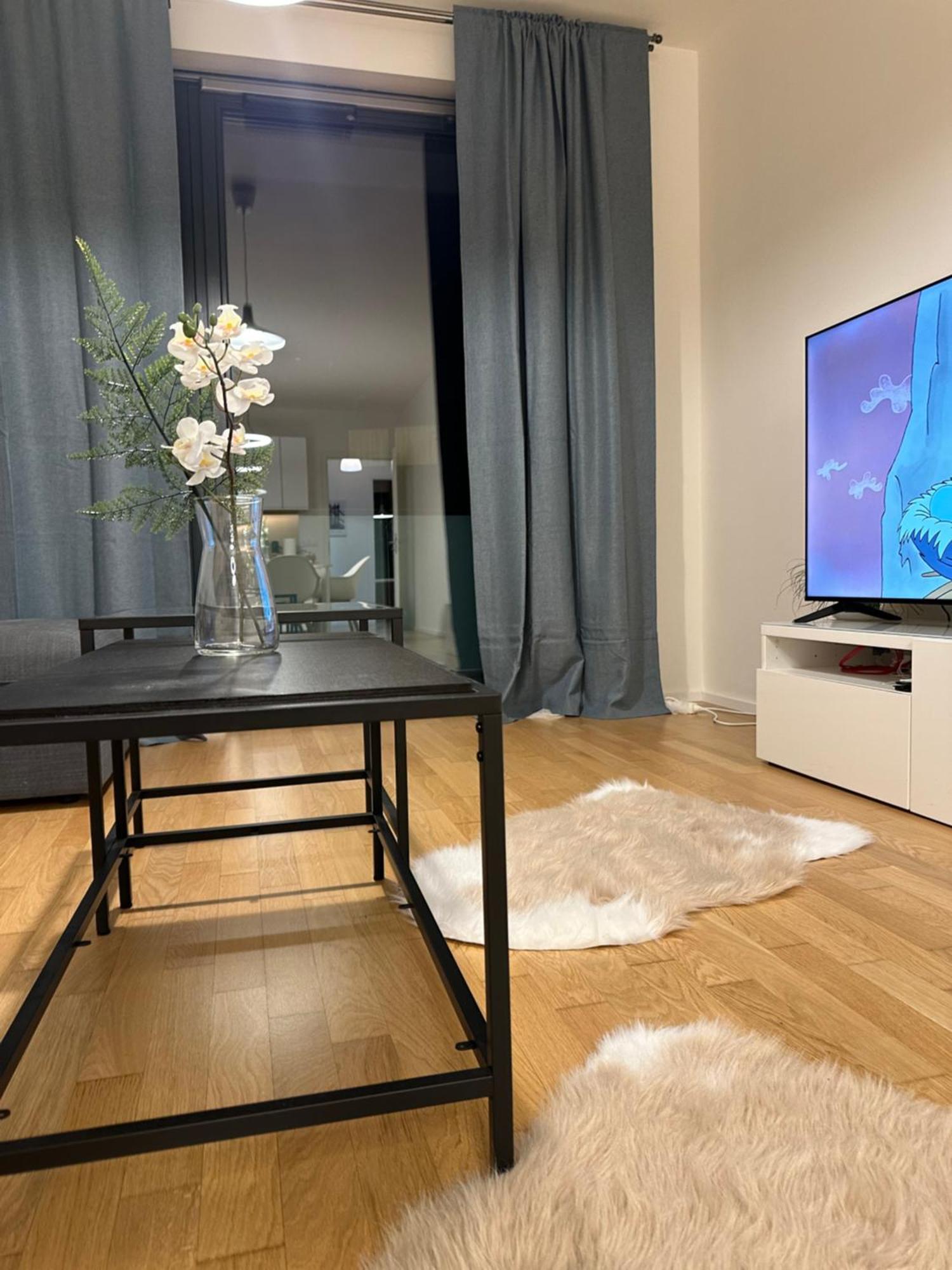 4 Room, 2 Bath, Parking * Praag