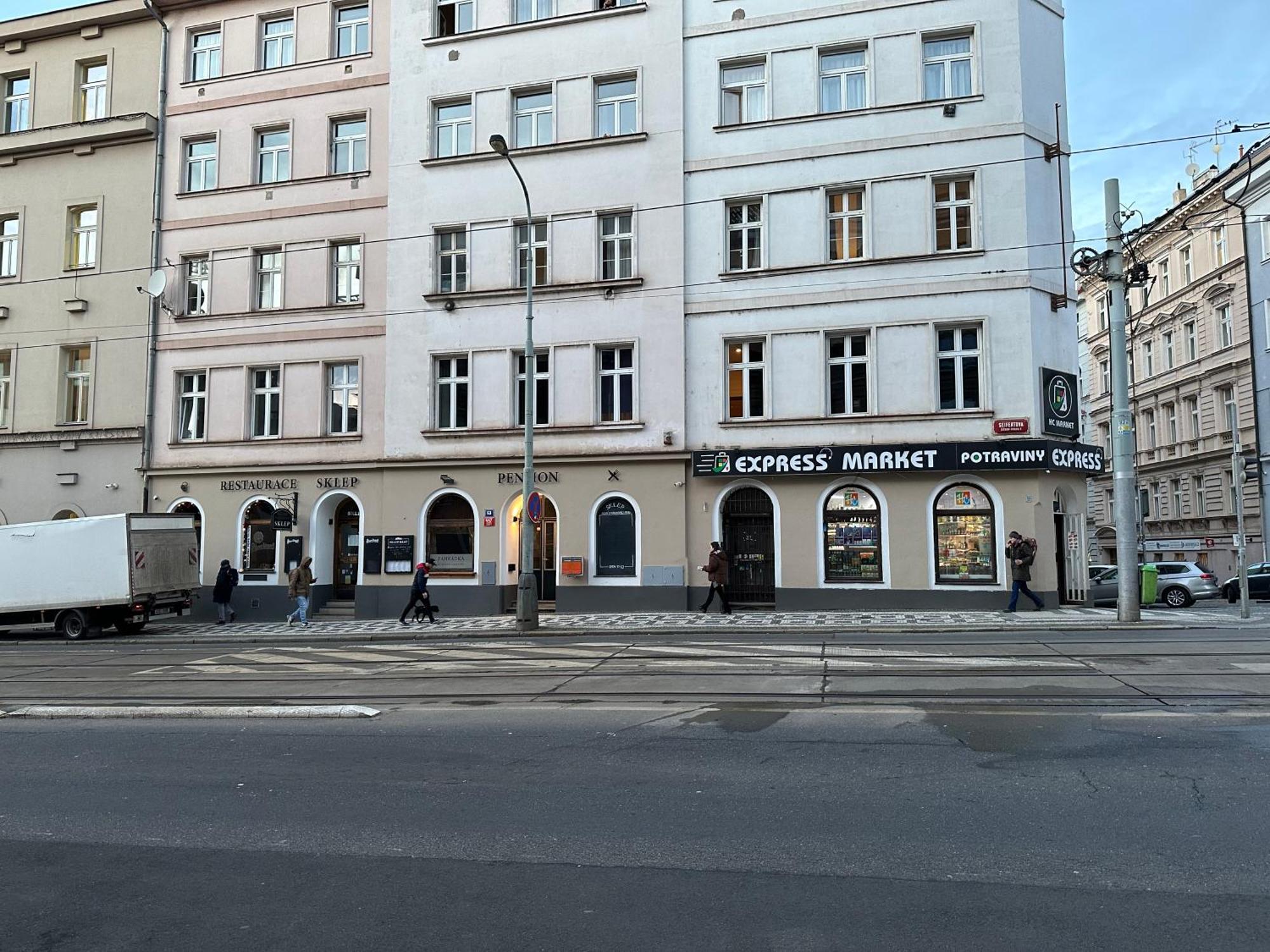 Апартаменти 4 Room, 2 Bath, Parking Прага