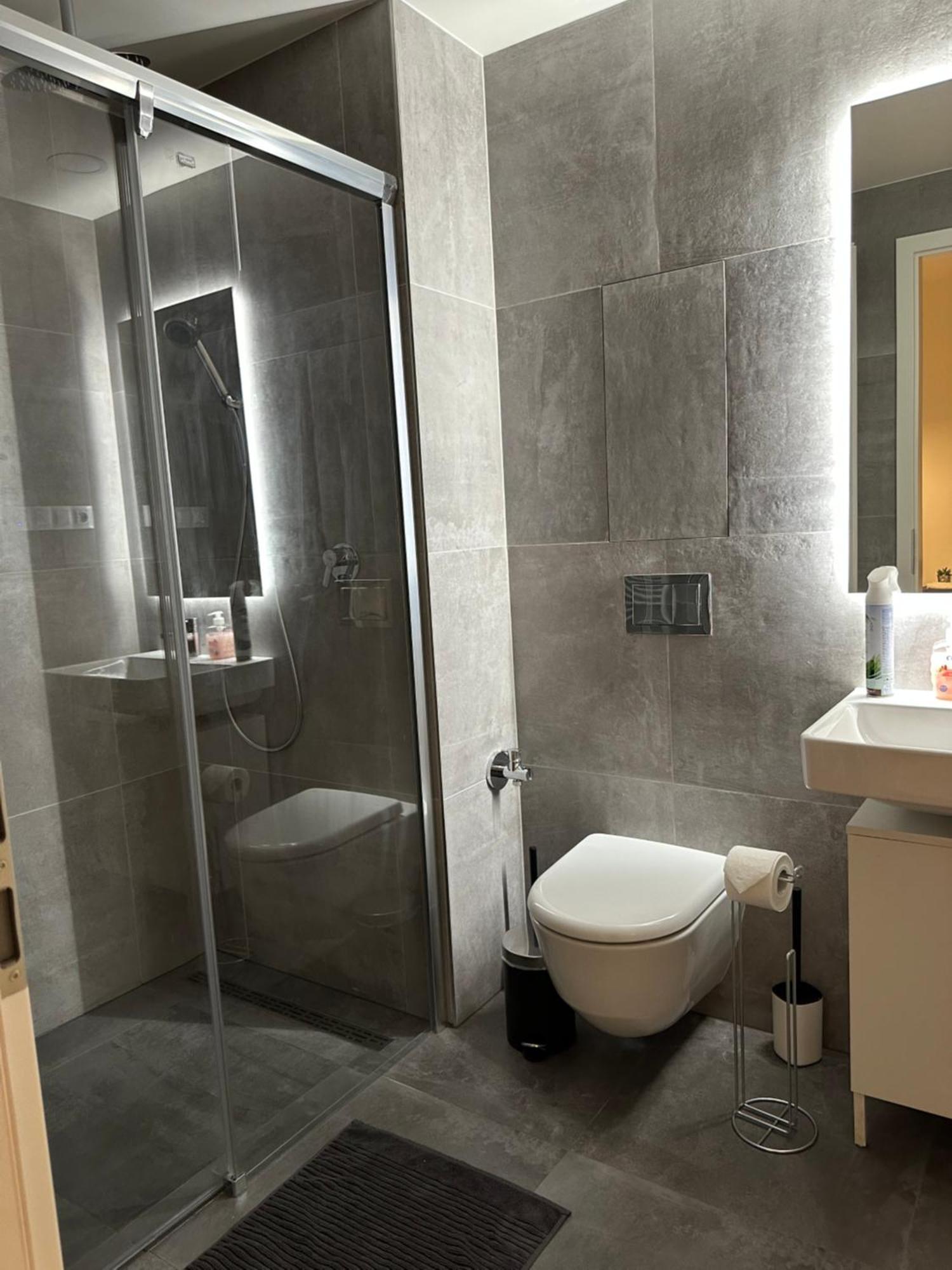 Апартаменти 4 Room, 2 Bath, Parking