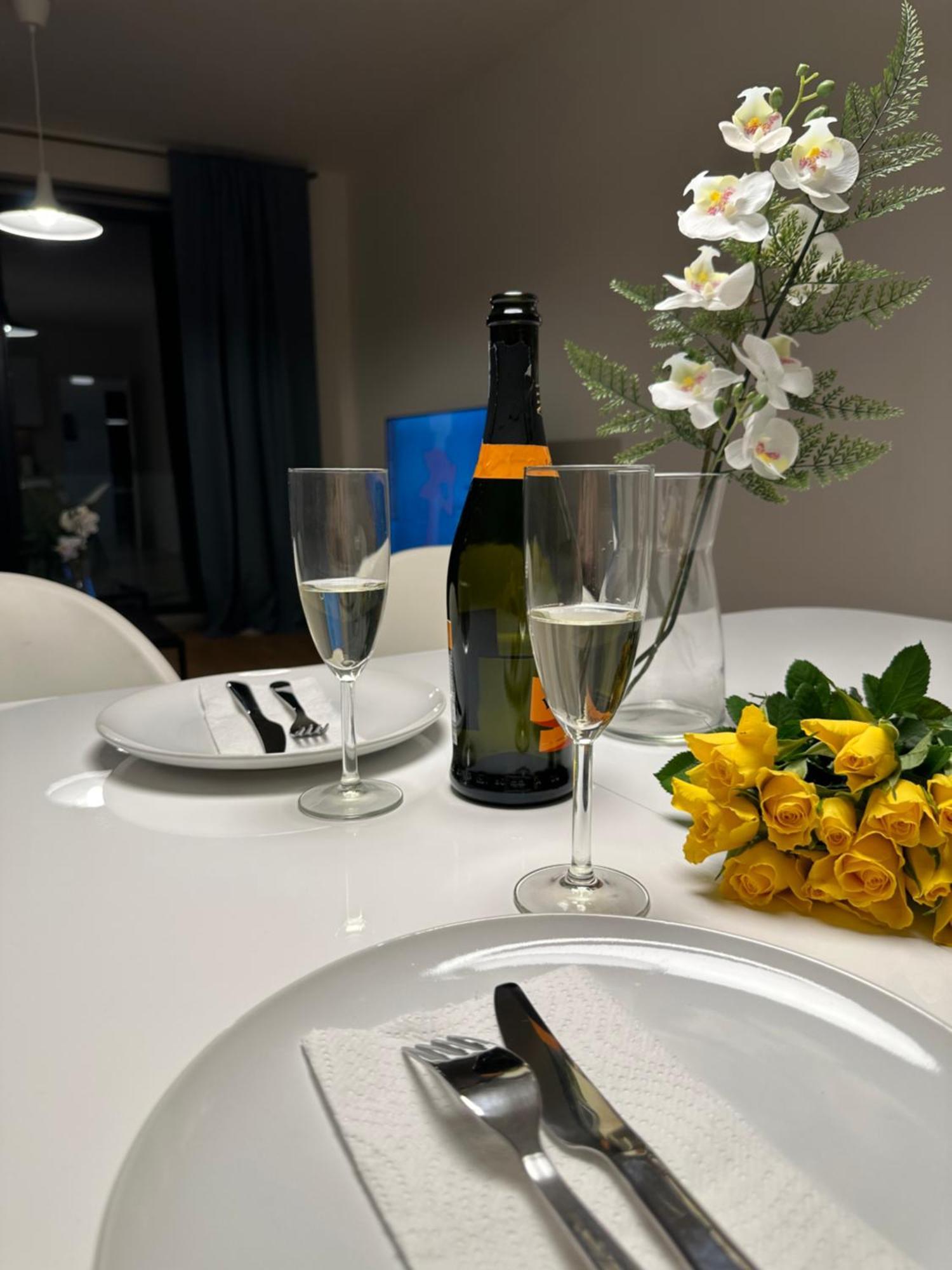 4 Room, 2 Bath, Parking * Praag