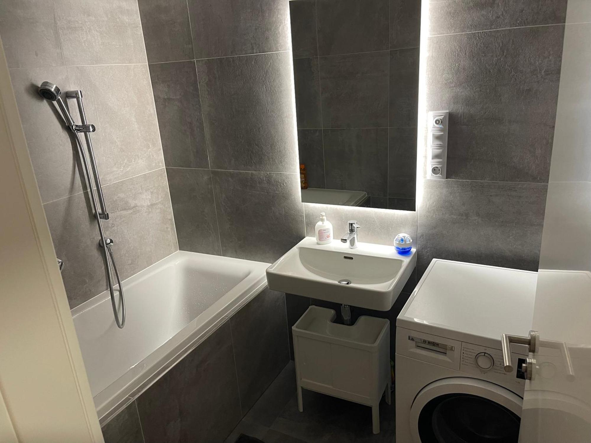 Апартаменти 4 Room, 2 Bath, Parking