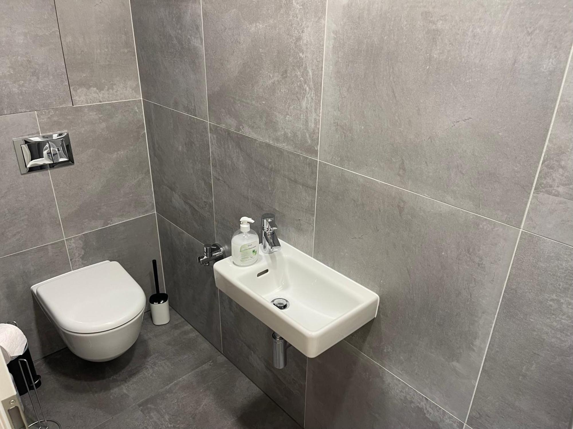 Апартаменти 4 Room, 2 Bath, Parking Прага