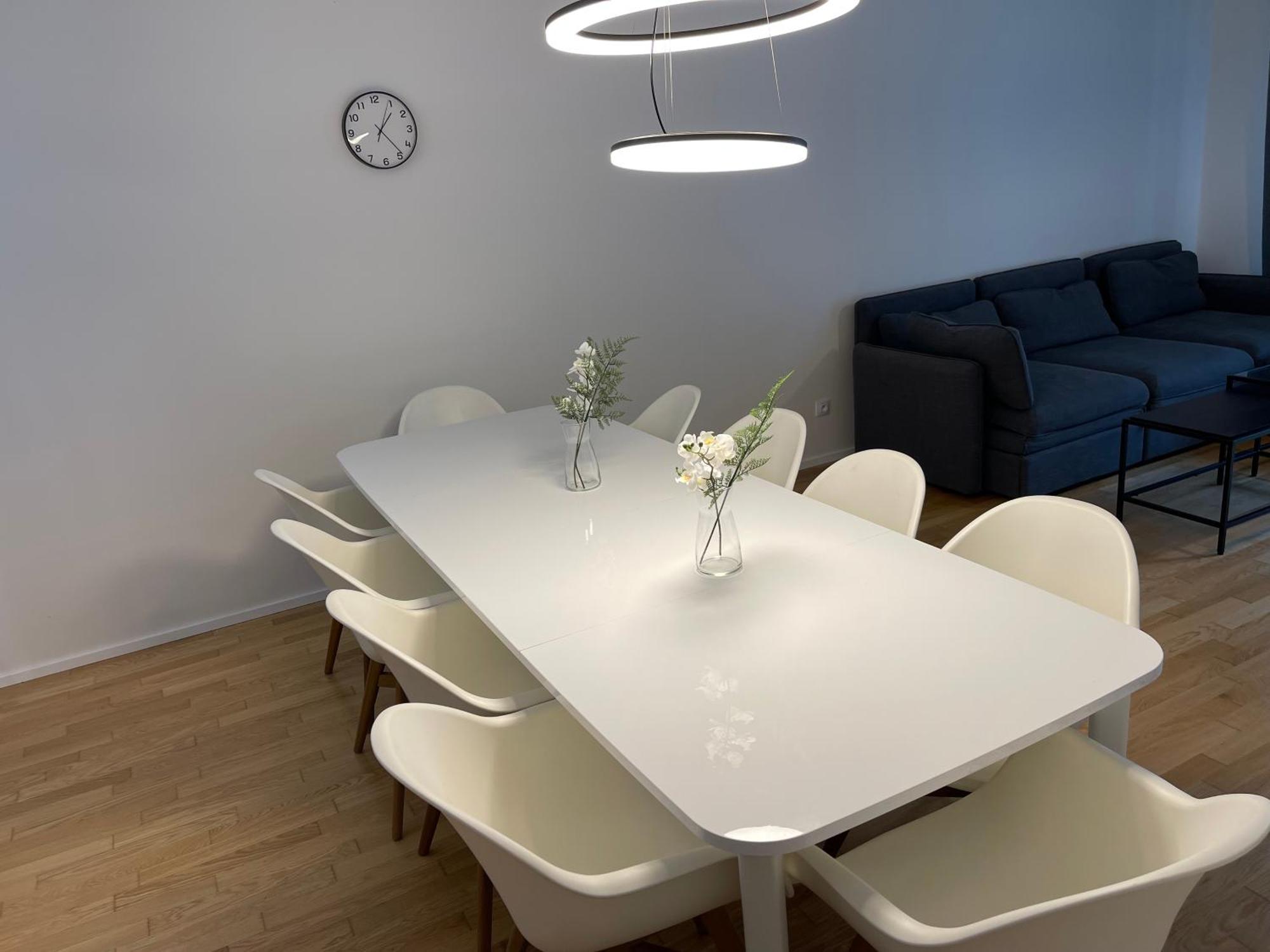 4 Room, 2 Bath, Parking Апартаменти